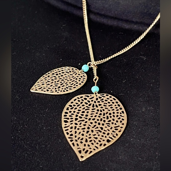 BOUTIQUE NECKLACE ~ Very Trendy! - Picture 7 of 8